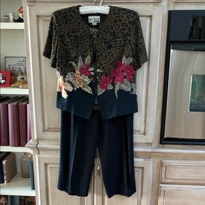 Sheri Martin Leopard Print pants & top w/ Floral Accents sz 14P